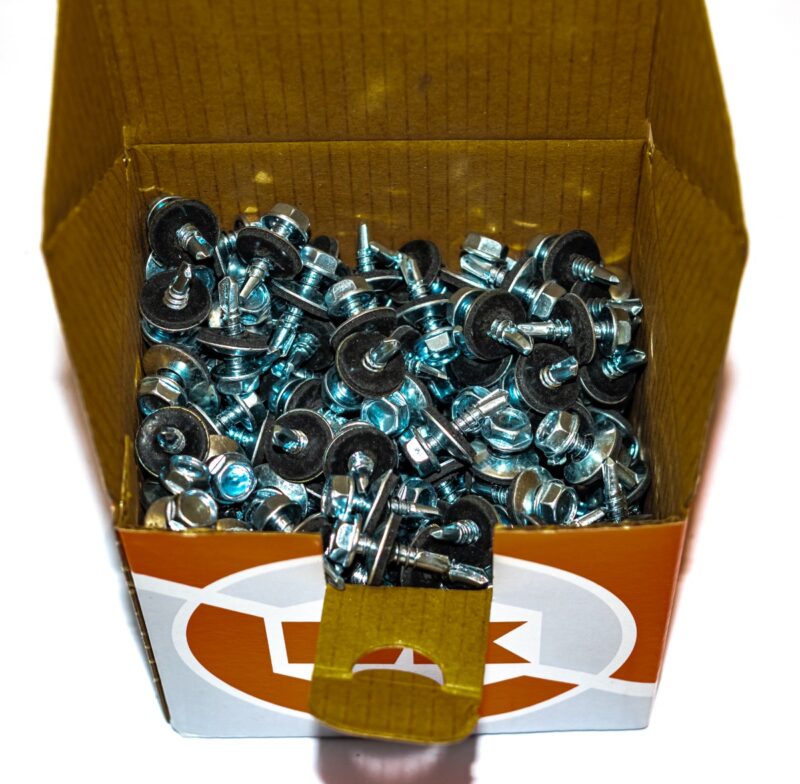 surub-autoforant-cap-hexagonal-4-819-mm-zincat-cu-saiba-epdm-250buc-cutie-2 Surub Autoforant Cap Hexagonal 4.8×19 mm Zincat Cu Saiba Epdm – 250buc/cutie