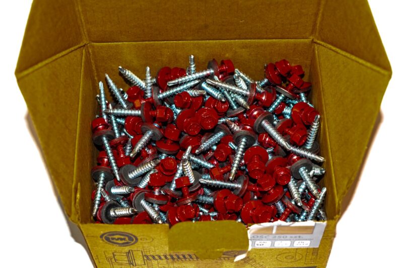 suruburi-autoforante-cap-hexagonal-4-835-mm-rosu-ral-3011-250-buc-cutie-3 Suruburi Autoforante Cap Hexagonal 4.8×35 mm Rosu Ral 3011- 250 Buc/cutie