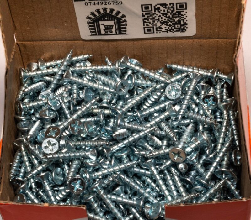 Suruburi Autofiletante Cap Inecat Montaj Feronerie PVC 4x30mm – 500 buc/cutie